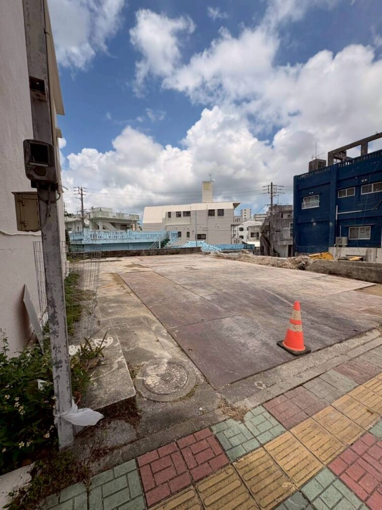 沖縄市美里RC3階造建物解体撤去工事